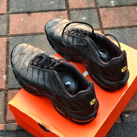 Nike Airmax Plus Triple Black Shoe - Picture 4 of 4